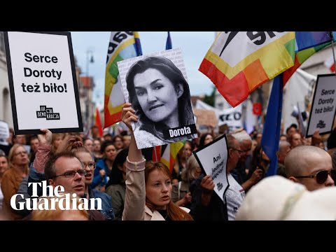 ‘Stop killing us’: protesters march in Poland after pregnant woman dies in hospital