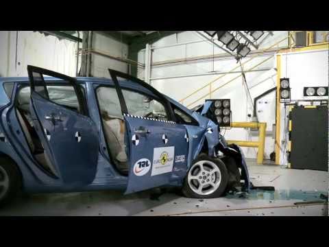 Видео краш-теста Nissan Leaf с 2010 года