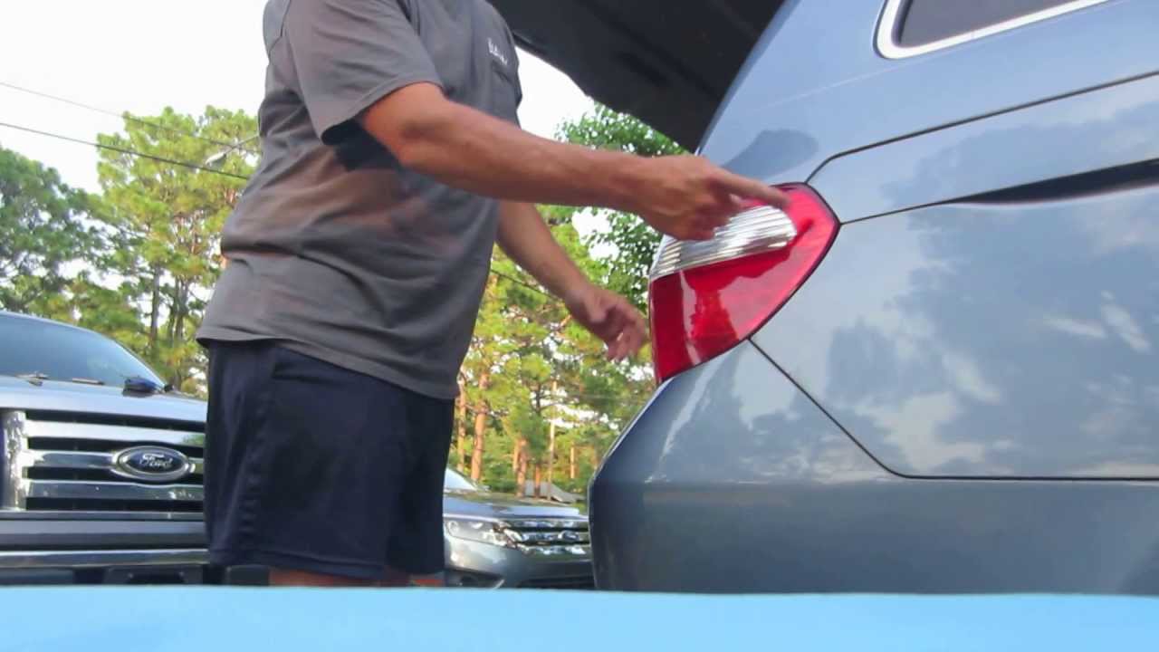 How to replace a brake lamp on a honda odyssey #3