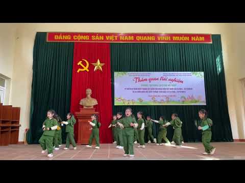 Hoạt động trải nghiệm “ bé cùng chú bộ đội “ trường MN Trùng Khánh 2024