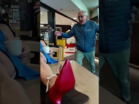 Uomo non vuole far sedere le cassiere del Carrefour