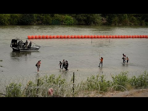 ΗΠΑ: Μήνυση στην πολιτεία του Τέξας για πλωτό φράγμα στα σύνορα με το Μεξικό