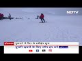 Gulmarg Snowfall: गुलमर्ग में सैलानियों की रौनक, बर्फीली ढलानों पर फिर शुरू हुई Skiing - 01:46 min - News - Video