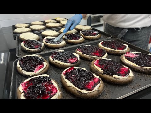 얼려 먹으면 더 맛있는 빵? 없어서 못판다는 속부터 겉까지 크림빵빵 맘모스빵 Butter cream blueberry mammoth bread│Korean street food