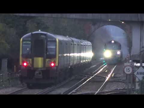 444019 & 444038 Crossover with 70807 at Winchester (03/12/22)