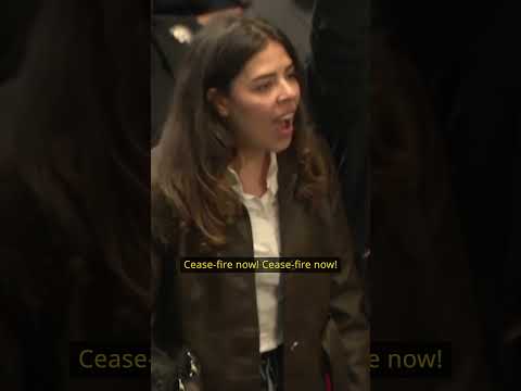 Anti-war protesters interrupt Biden's campaign speech | DW News