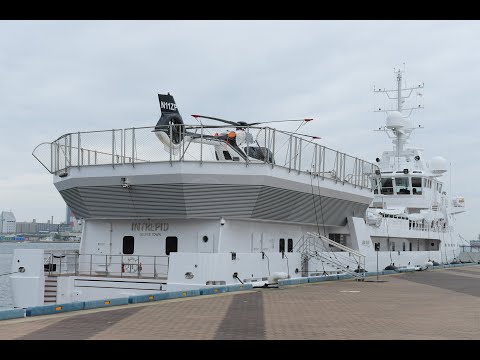【INTREPID】モータヨットINTREPIDのヘリ格納 MMB-Kawasaki BK117D-3 (c/n:21270) N11ZP