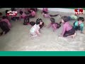 క్లాస్ రూమ్ నే స్విమ్మింగ్ పూల్ గా మార్చిన టీచర్లు | Uttar Pradesh |Jordar News | hmtv  - 01:04 min - News - Video
