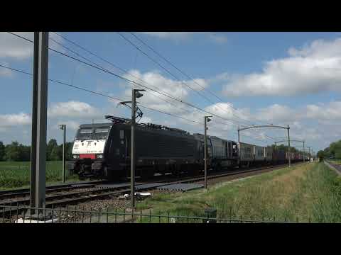 Rail Force One 189 101 + 1604 met een containertrein in Hulten