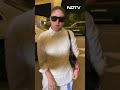 Kareena Kapoor Mobbed At The Mumbai Airport - 01:01 min - News - Video