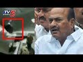 JC Diwakar Reddy Creates Ruckus at Visakhapatnam Airport-Watch exclusive