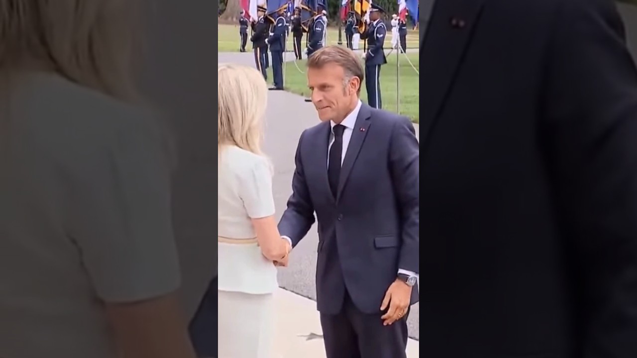 Prezydent Francji Emmanuel Macron przybywa do Białego Domu