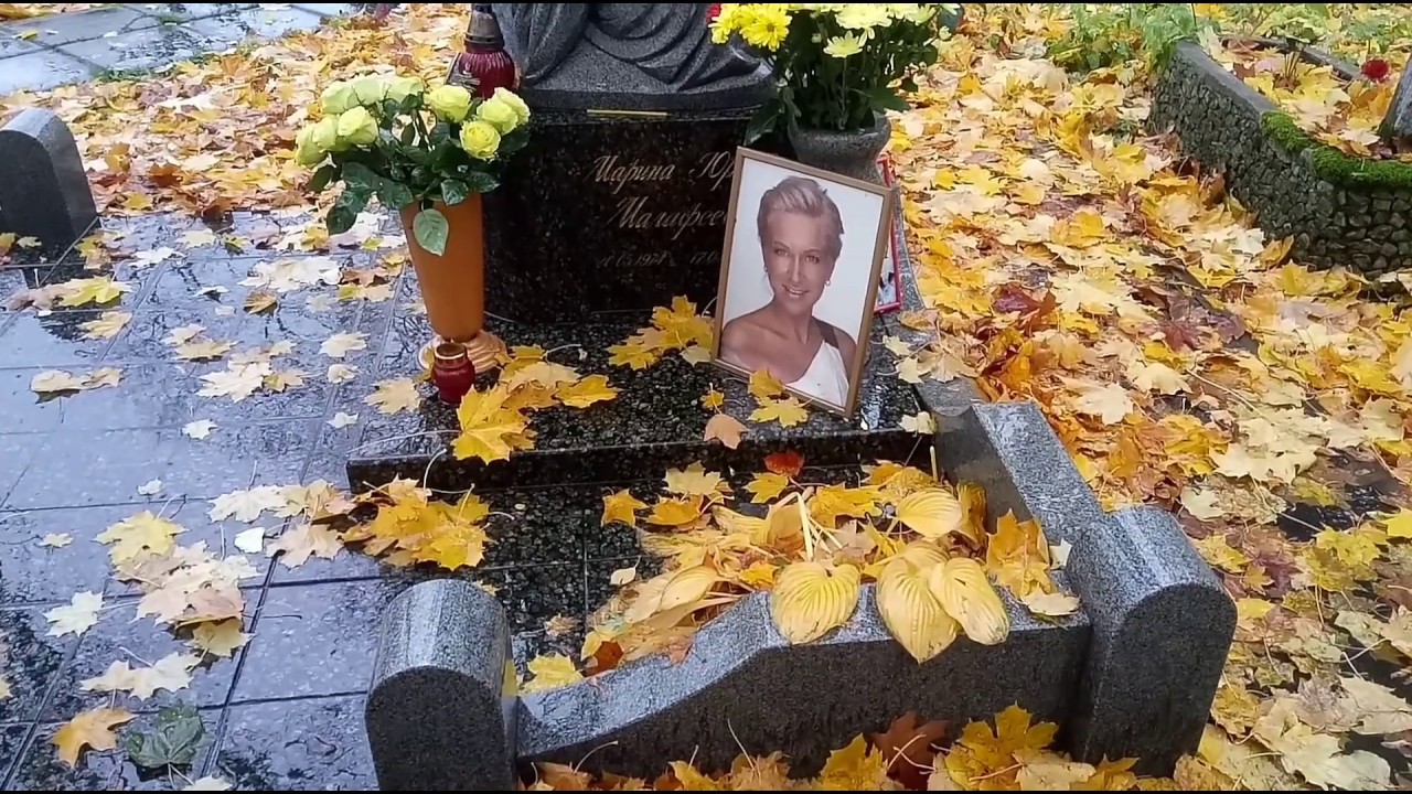 Памятник самохиной на кладбище фото