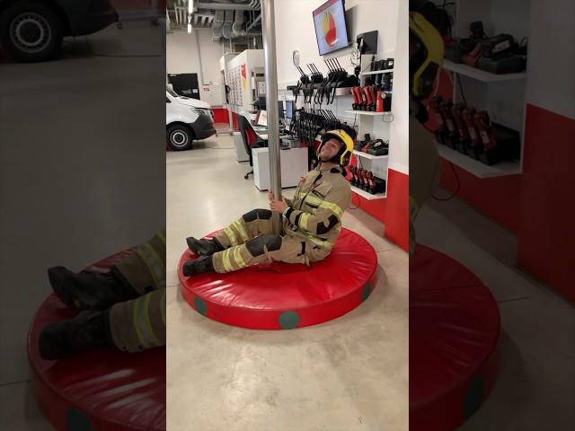 È vero che il pompiere paura non ne ha? Verifichiamo 🤙🏻🧑‍🚒 #bellagianda #pompieri