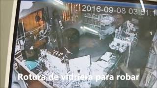 El robo registrado en las cámaras