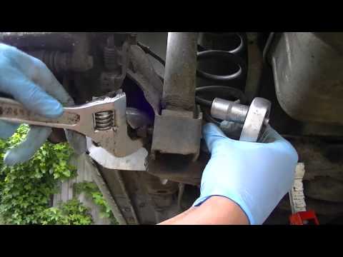 VW Golf IV - Rear Shock Absorber Removal