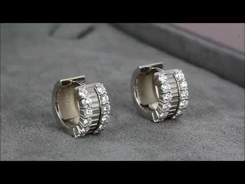 Серьги с объемными деталями и бриллиантами