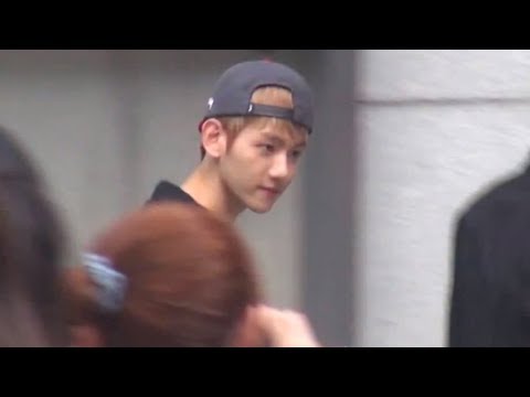 EXO-Outside SM BUILDING 130813 (2)