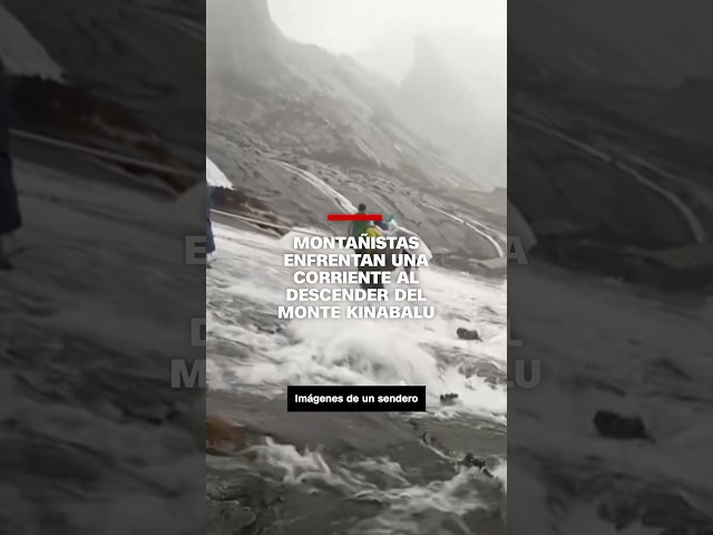 Montañistas enfrentan una torrencial corriente al descender del Monte Kinabalu