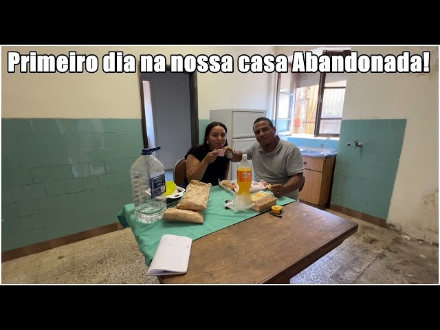 Primeiro dia na nossa casa abandonada | Medimos os cómodos 😍 MUITA COISA PARA O LIXO!