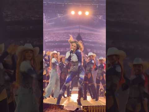 *HD* Beyonce & Blue Ivy performs “SUMMER RENAISSANCE + BUCKIIN” (CowboyCarterTour) #beyonce #blueivy