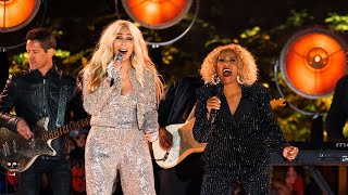 Cher &amp; Darlene Love - Christmas (Baby Please Come Home) | Christmas in Rockefeller Center