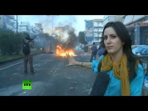 Пороховая бочка: в Греции идут столкновения антифашистов с неофашистами