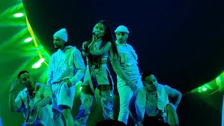 Ariana Grande - Fake Smile (Sweetener World Tour, Vancouver)