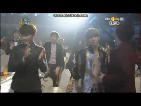 130131 EXO-K Kai hug Taemin After SHINee win~