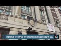 Protesters lift supplies into Columbias barricaded Hamilton Hall - 00:43 min - News - Video