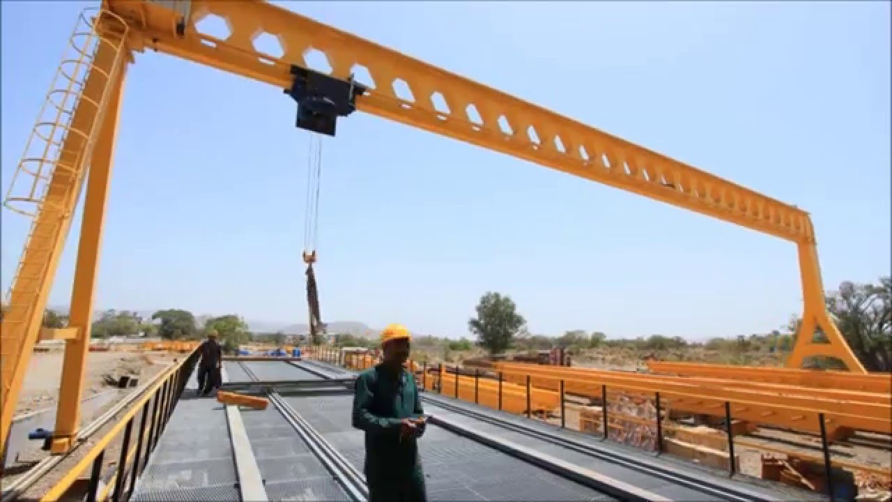 ElectroMech crane's new Gantry crane.wmv - YouTube