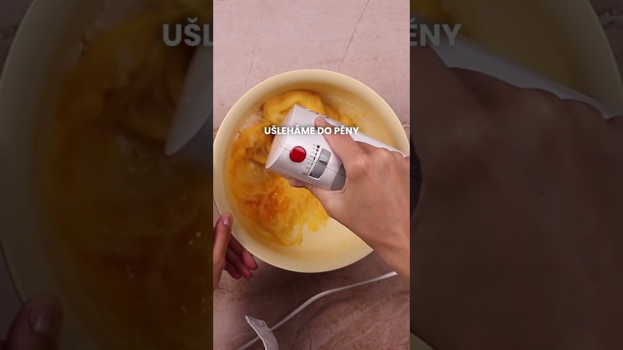 Cuketové řezy se zakysanou smetanou jsou vláčné a cuketu v nich neucítíte #toprecepty #foodie
