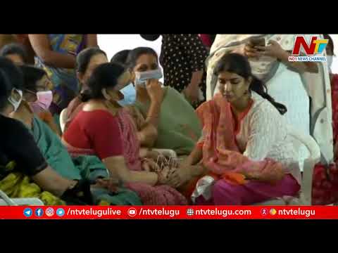Mohan Babu and Manchu Laxmi console demised Kaikala Satyanarayana's family members 