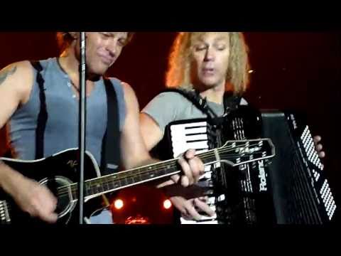 I'll Be There for you + Something for the pain - Bon Jovi live in Paris (June 16, 2010)