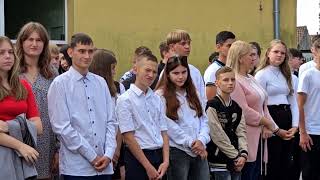 Każdy z nas zna to uczucie. Ubieranie się na galowo, stanie na apelu, spotkanie z kolegami i koleżan
