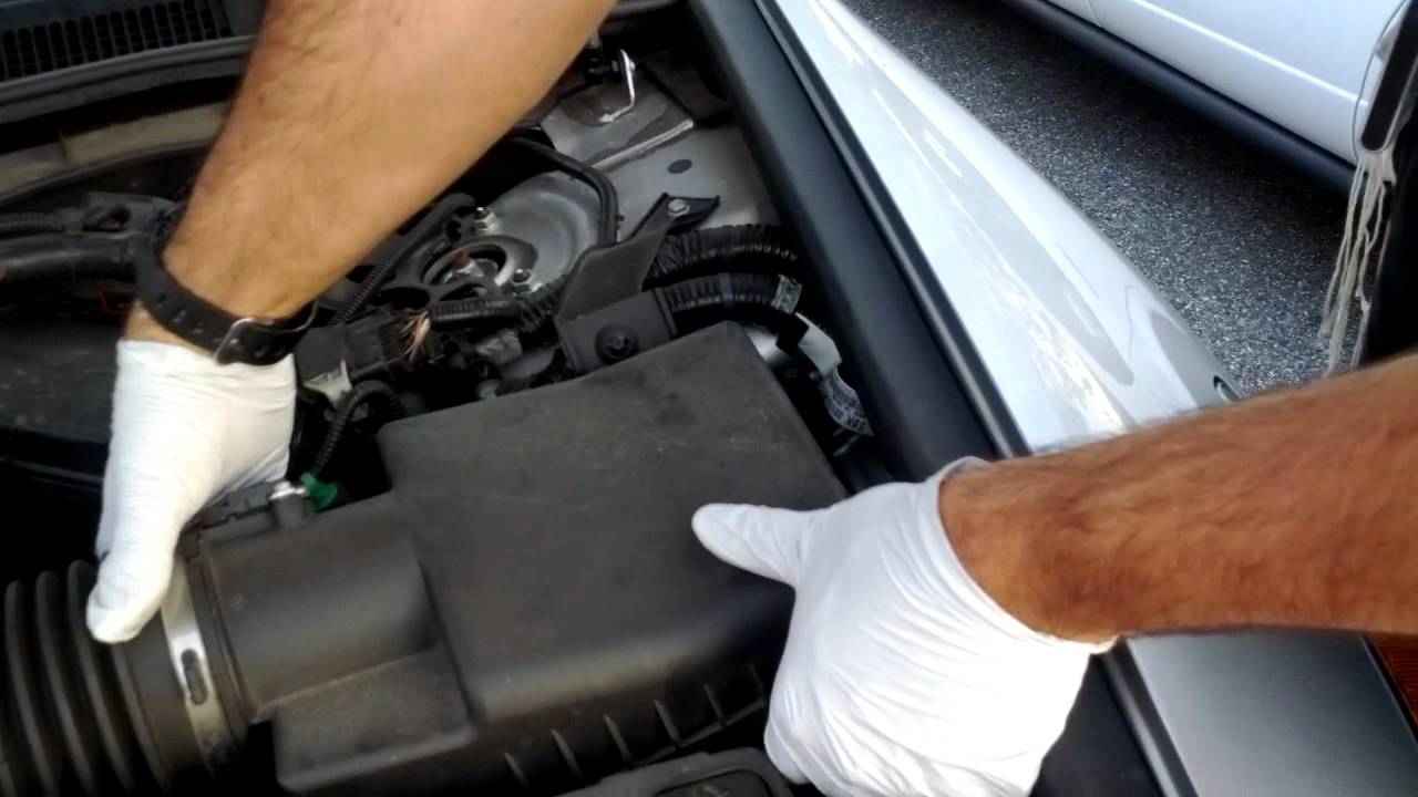 How to change engine air filter honda accord 2011 #5