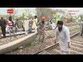 Farmers Protest : रेलवे ट्रैक पर बैठे किसान पंजाब में बेकाबू हुए हालात | Kisan Andolan  - 03:01 min - News - Video