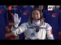 China lanza una nueva tripulación para su estación espacial, con vistas a llevar astronautas a la Lu  - 01:56 min - News - Video