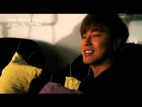Yunho sings lullaby for Changmin