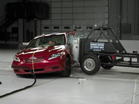 Βίντεο crash test του Toyota Camry Solara από το 2004