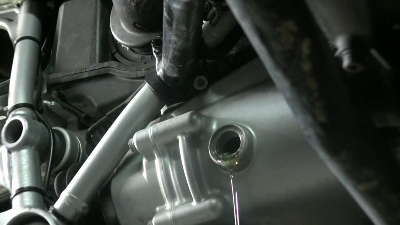 BMW R1200GS Gearbox oil change, Wymiana oleju w skrzyni