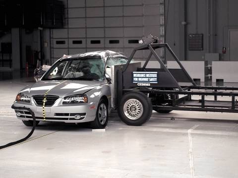 Teste de Crash de Vídeo Hyundai Elantra 4 Portas 2003 - 2006