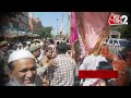 AAJTAK 2 | नमाज देख SHYAM भक्तों ने बंद किया DJ, MUSLIM समुदाय के लोगों ने पुष्पवर्षा कर किया स्वागत  - 01:25 min - News - Video