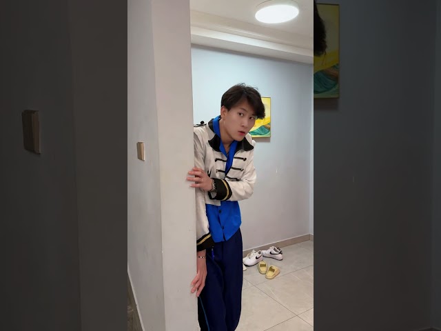 魔女怎么变成娃娃了