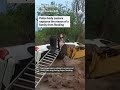 New Mexico police rescue family from flash flood  - 00:19 min - News - Video
