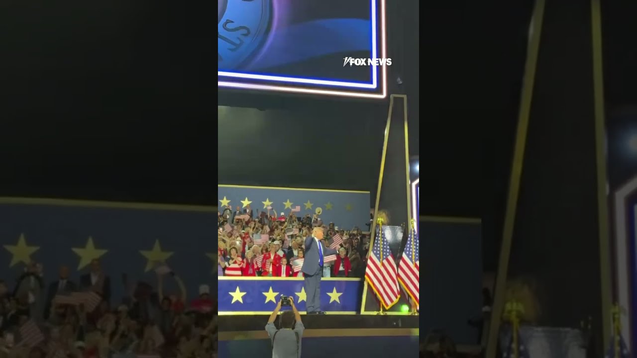 Trump breaks out ICONIC dance at GOP midterm convention #shorts #foxnews #trump