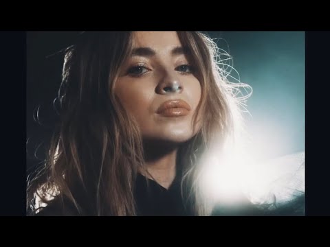 Sabrina Carpenter - Looking at Me (Music Video)