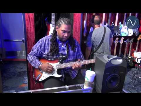 [NAMM] Fender Triple Play Stratocaster