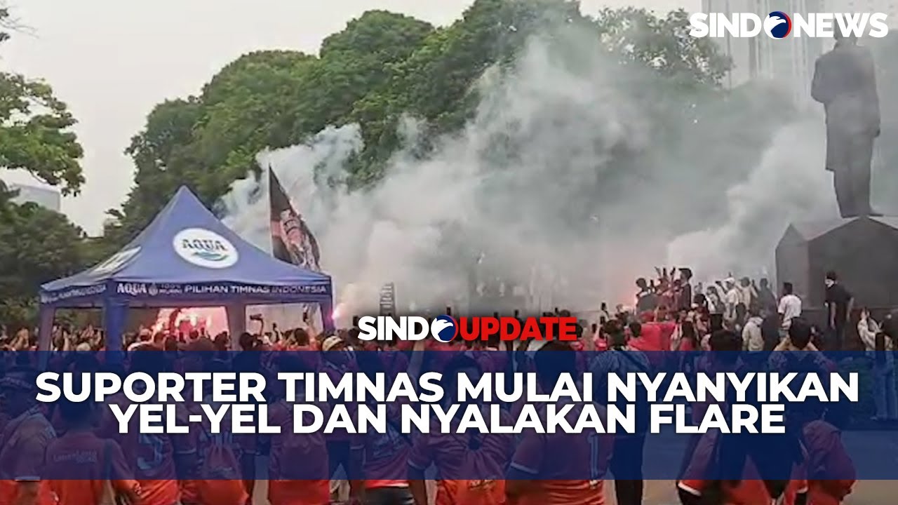 Suporter Timnas Mulai Nyanyikan Yel-Yel dan Nyalakan Flare Jelang Laga Indonesia vs Jepang