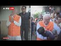 Third Phase Voting: PM Modi की दिल छू लेने वाली तस्वीर, मतदान करने के बाद बच्चों को दिया ऑटोग्राफ  - 03:24 min - News - Video